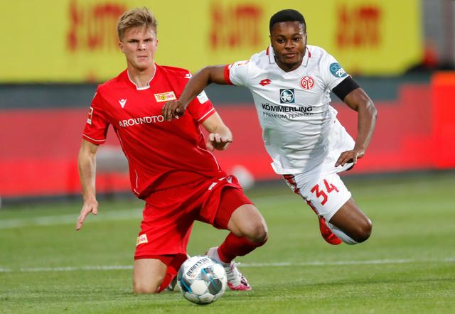 容之间的空 容之间的空